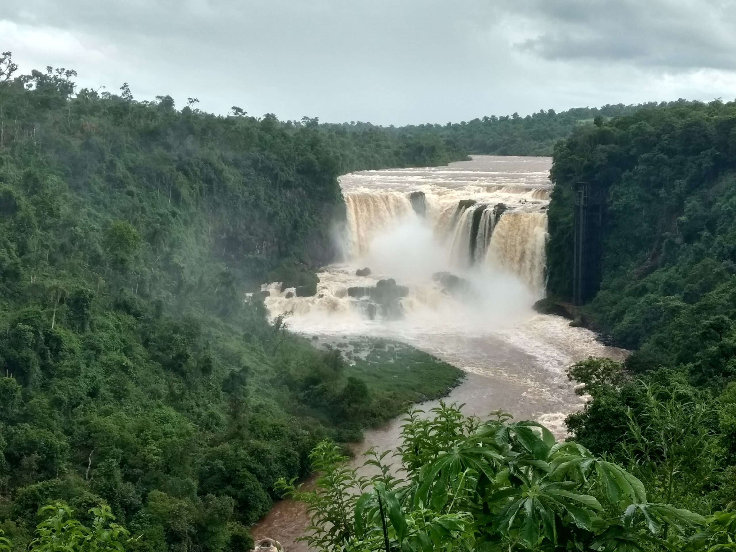 Salto del Monday: Una Joya Natural en la Triple Frontera